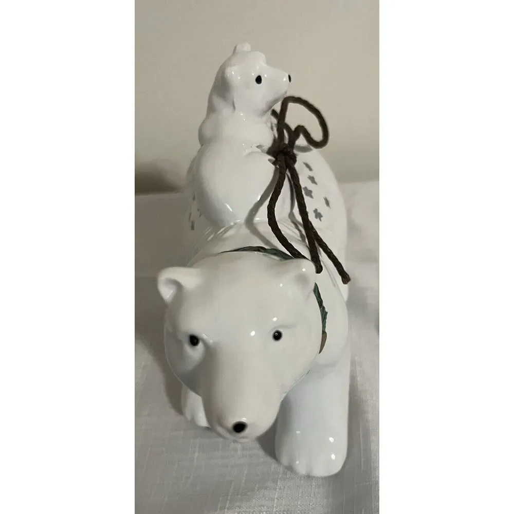 Polar Bear With potpourri